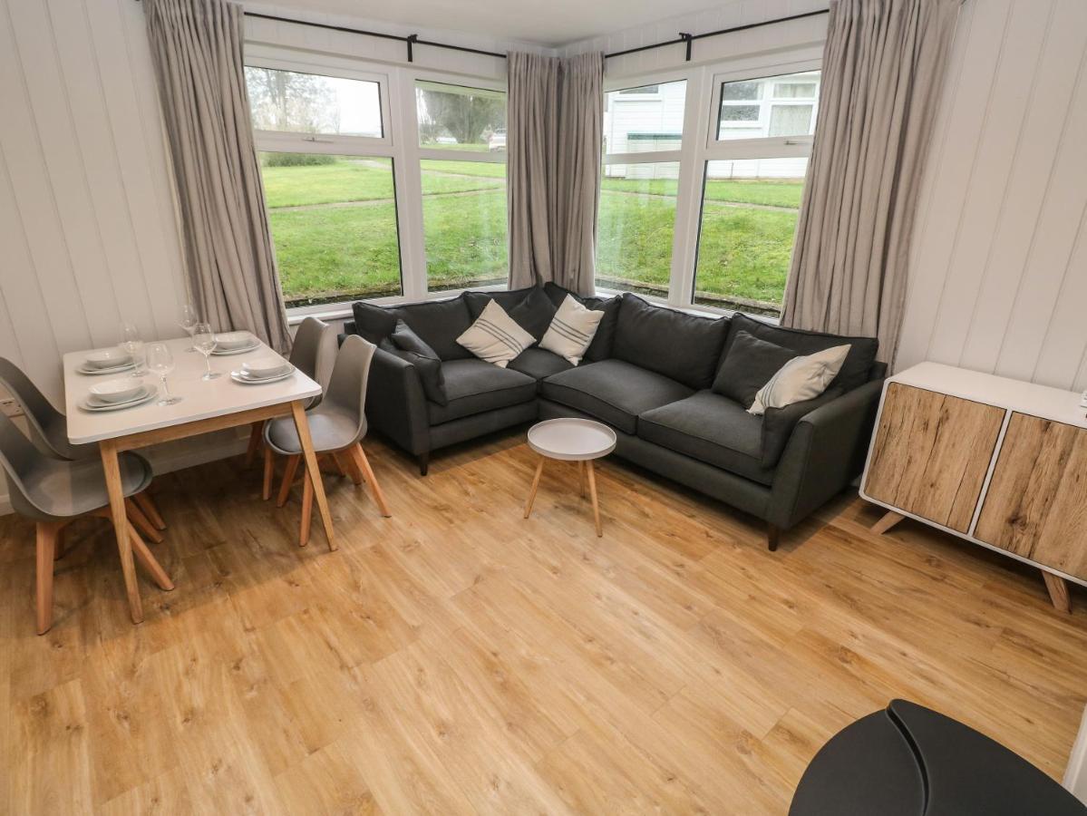 Villa Saltwater Haverfordwest Exterior foto