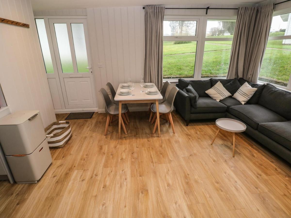 Villa Saltwater Haverfordwest Exterior foto